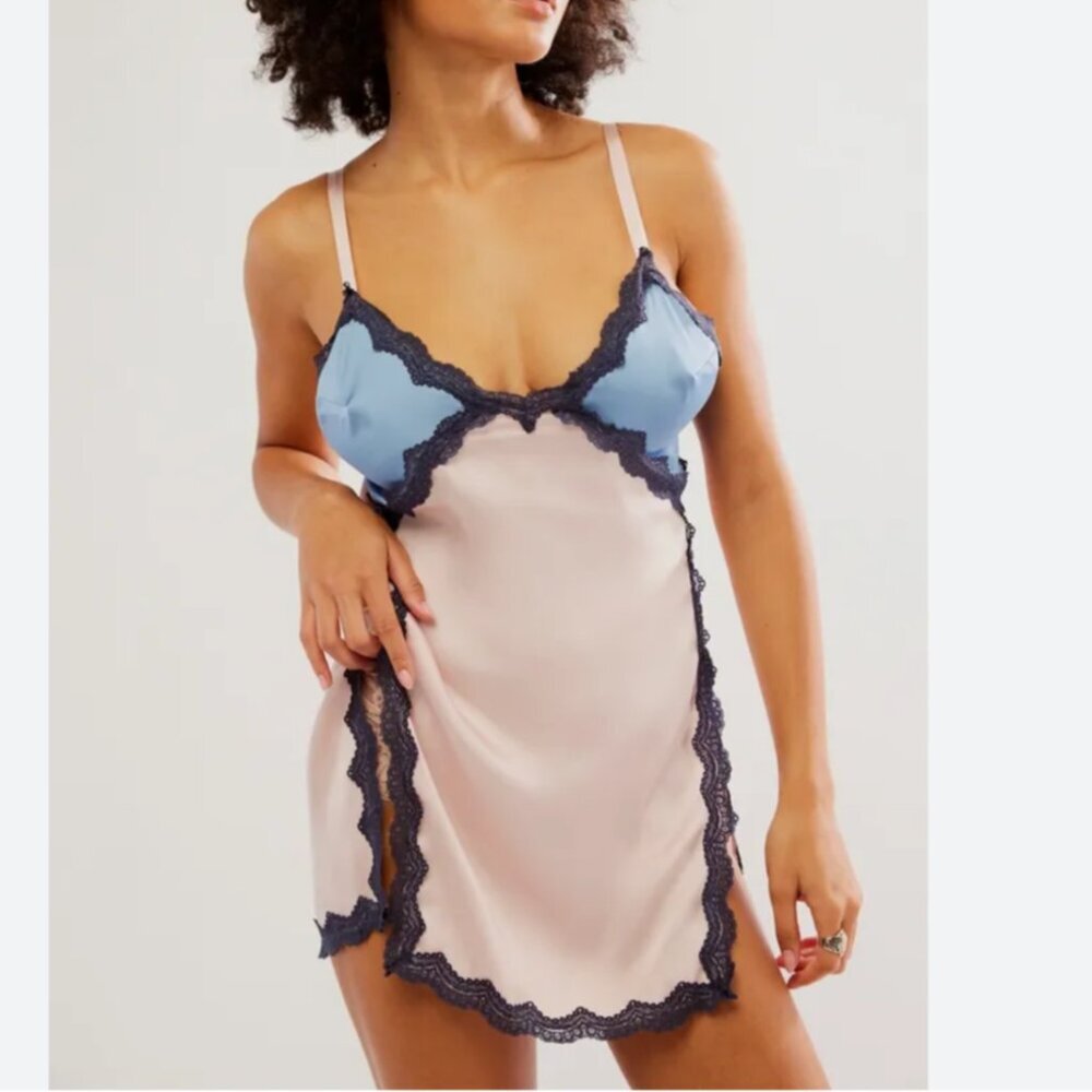 #77 NWOT Free People On The Rise Mini Slip in Pink Sea Salt